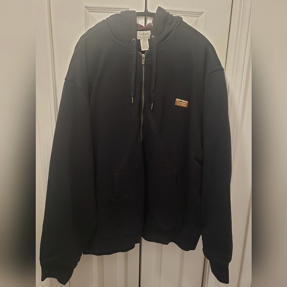 NWOT men's zip up hoodie